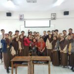 2 Dosen STIKes WCH Anjangsana ke SMA Shalahuddin