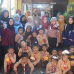 Hari Gizi Nasional, Mahasiswa STIKes WCH Ajak Siswa SD Jauhi Makanan Kurang Sehat